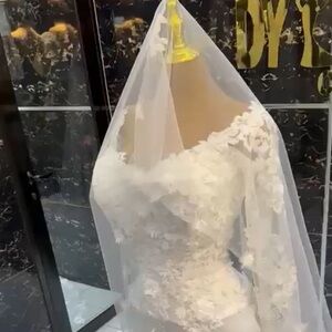 Elegant White Lace Wedding Dress with Veil